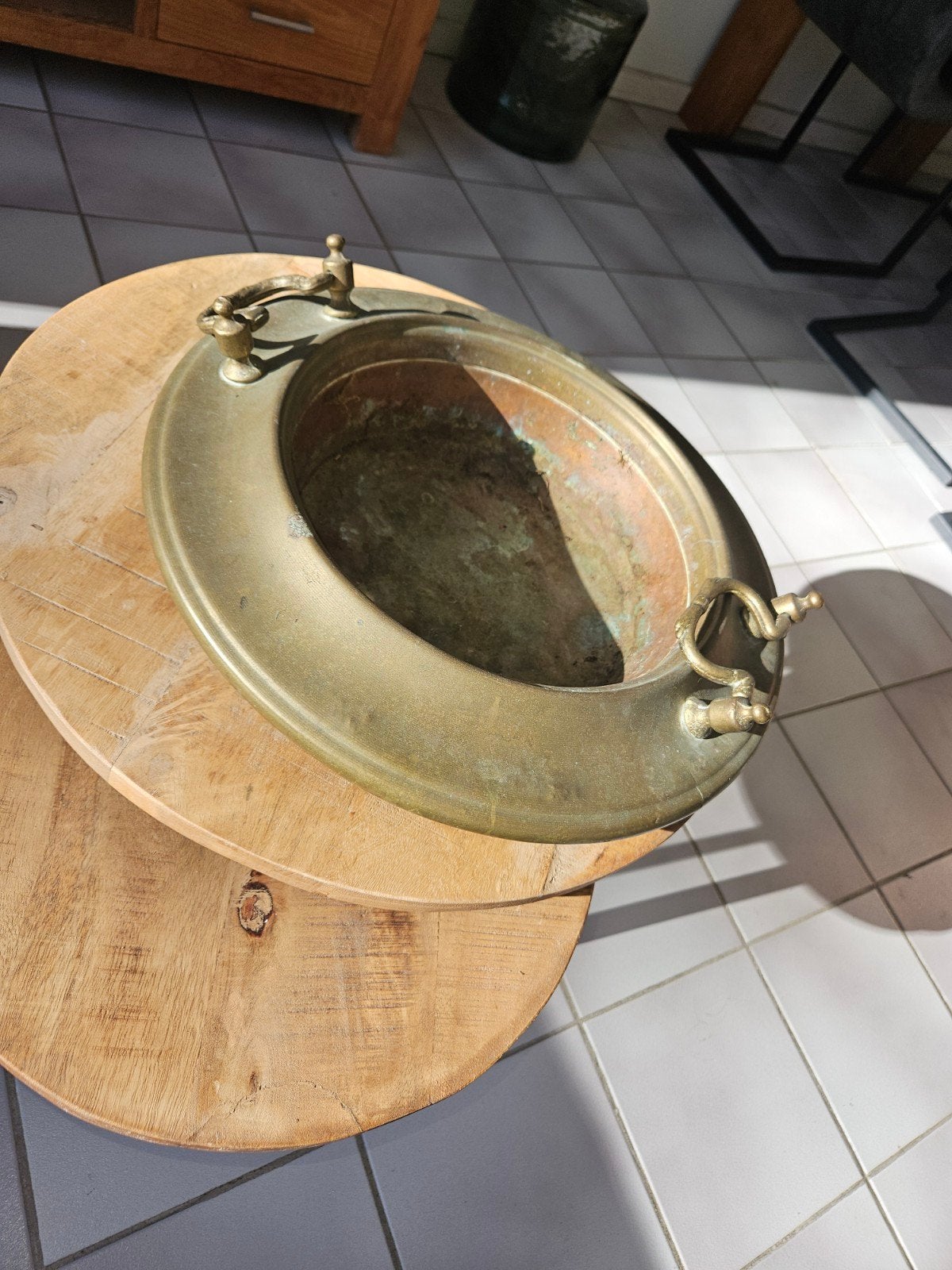 Antieke koperen of bronzen pot/ketel, Ophalen