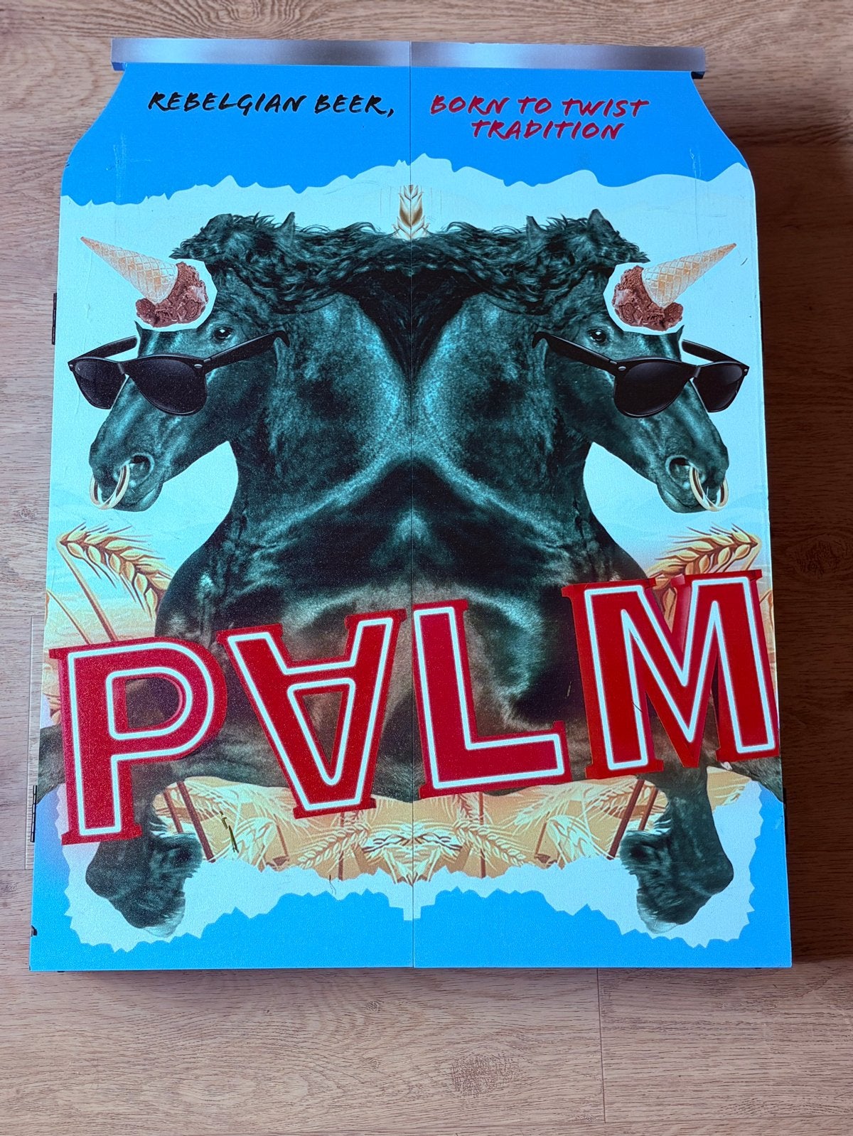 Palm Dartbord met kast - Nieuw in verpakking, Sport en Fitness, Ophalen of Verzenden, Nieuw, Dartbord met pijlen