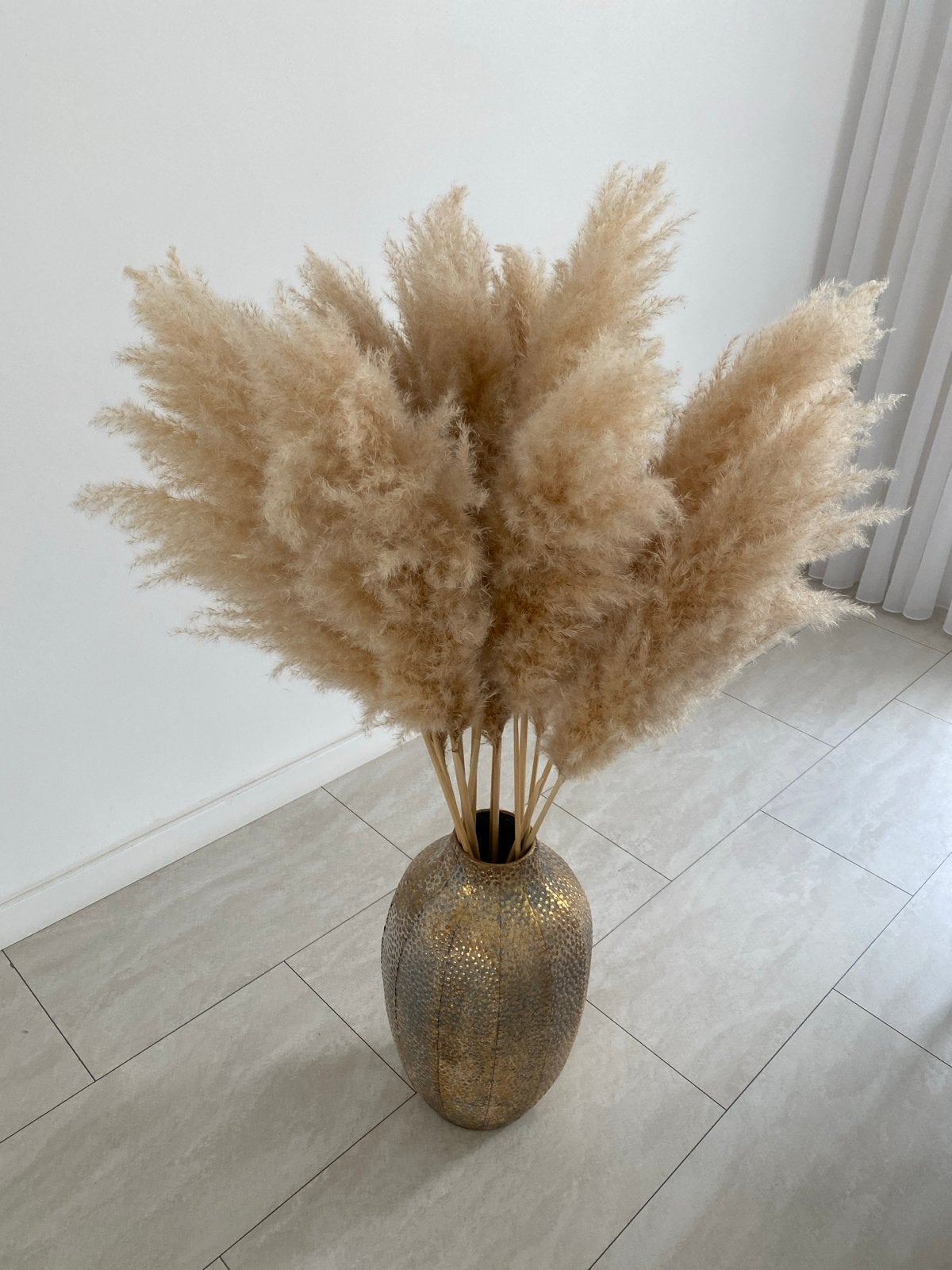 Gouden vaas met pampas pluimen, Ophalen, Gebruikt, Metaal, Geschikt voor droogbloemen