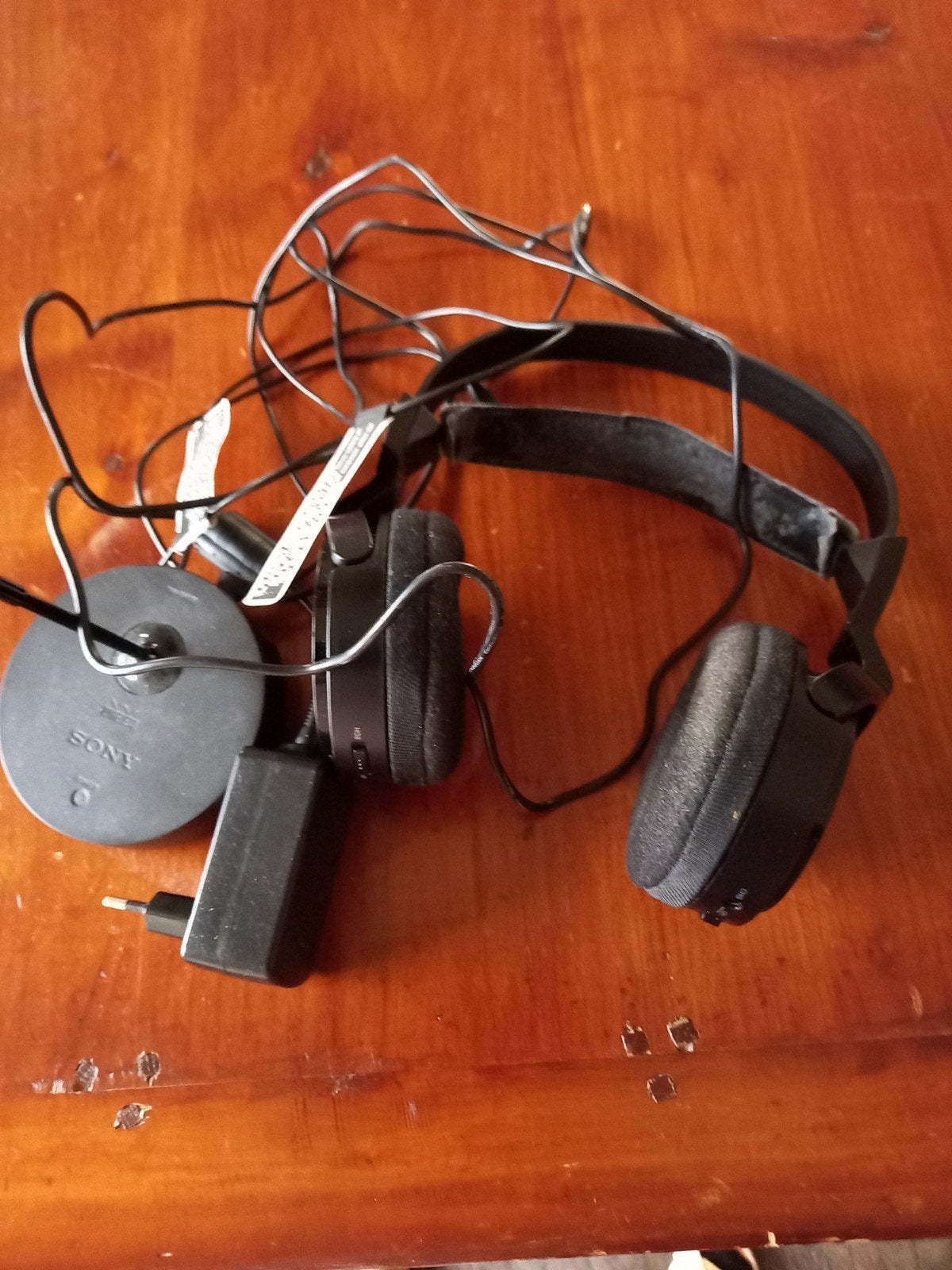 Sony Over-ear Koptelefoon met Oplaadstation - Gebruikt, Audio, Tv en Foto, Koptelefoons, Gebruikt, Ophalen of Verzenden, Zwart