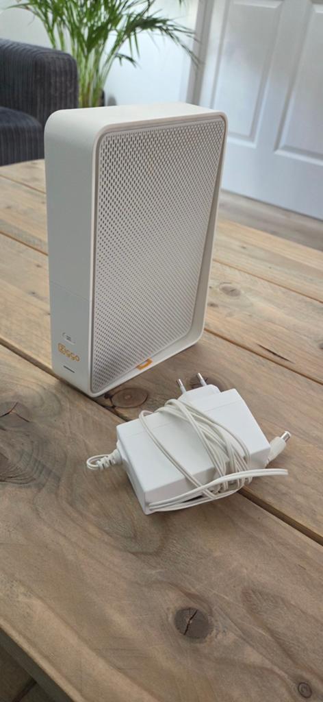 Ziggo Connect Box CH7465LG-ZG met adapter., Ophalen of Verzenden, Zo goed als nieuw