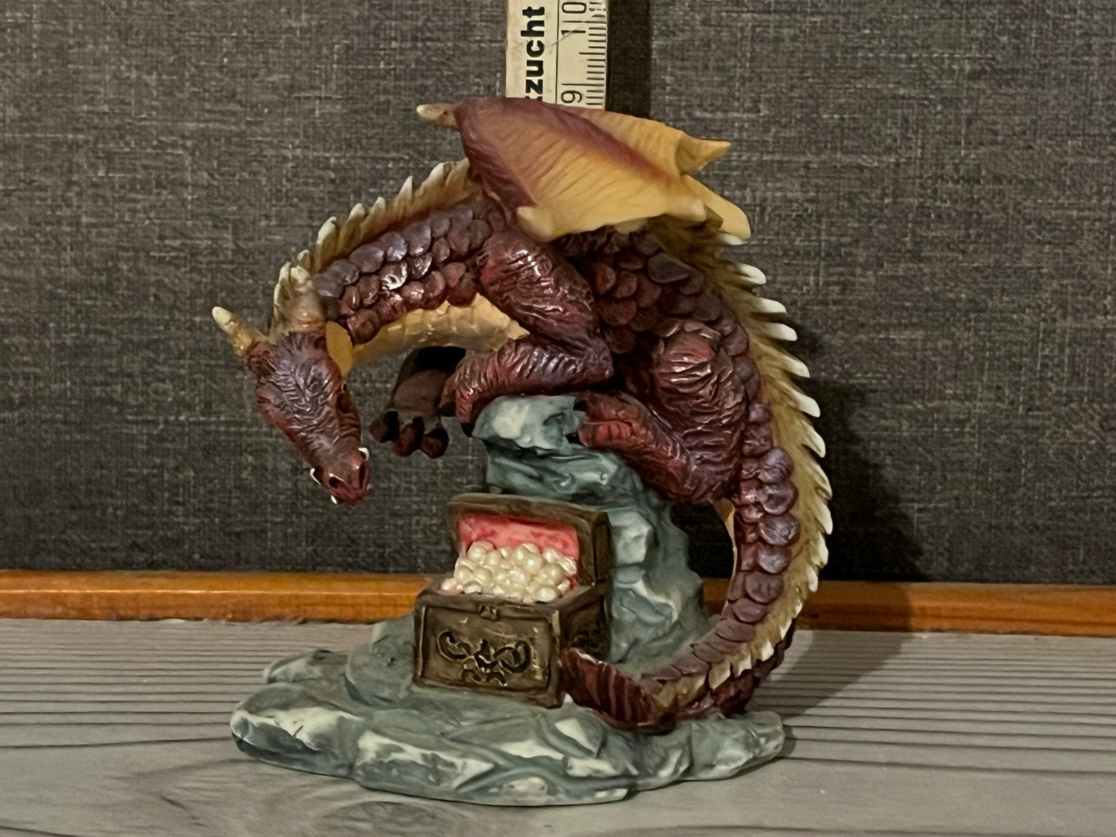 Drakenbeeldje met schatkist - Fantasy decoratie, Verzamelen, Ophalen, Zo goed als nieuw, Fantasy