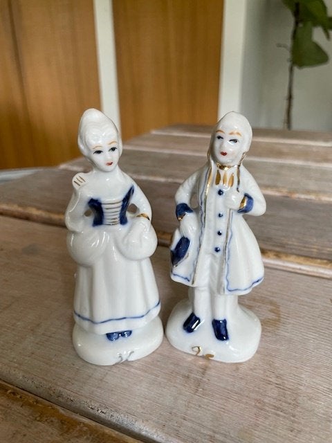 2 x klein Delfts blauw beeldje. Man en vrouw barok kleding., Verzamelen, Ophalen, Zo goed als nieuw, Mens