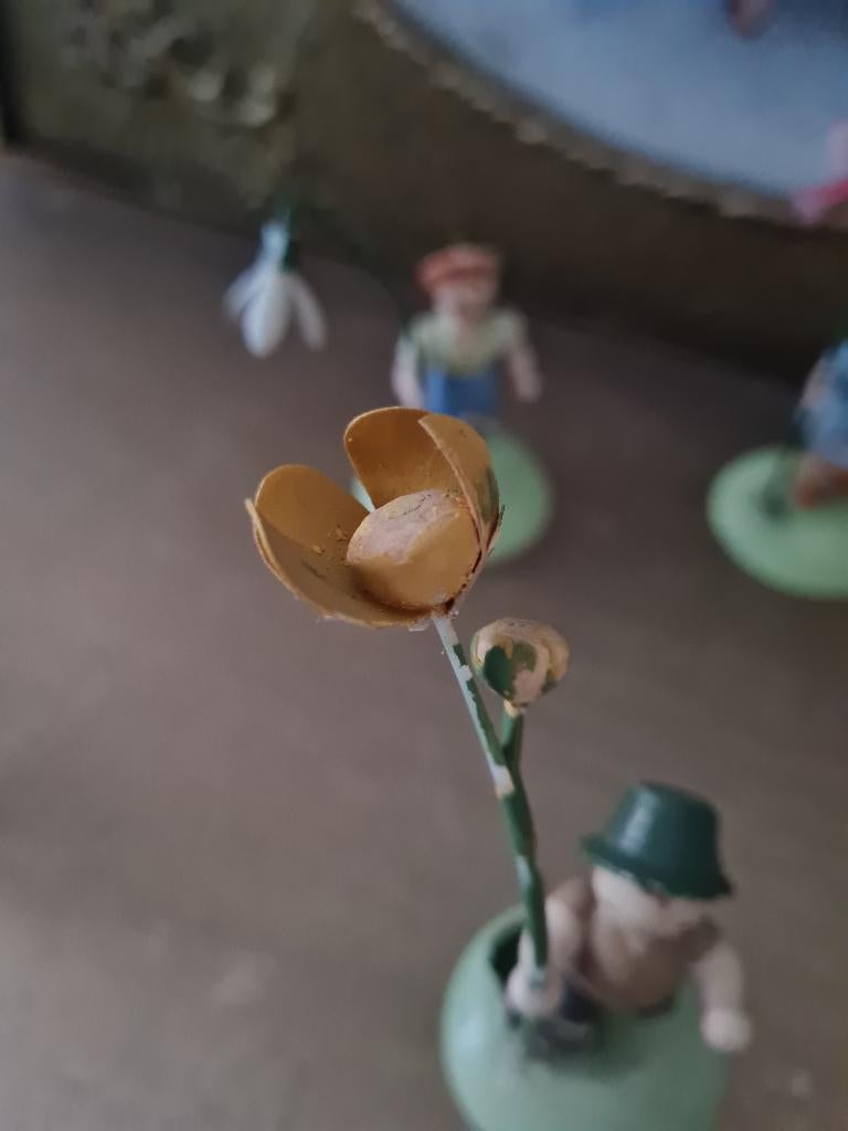 Zeer oud houten bloemen kind jongen Ertsgebergte foto 1t/m4, Heikant 21 Kaatsheuvel, Gebruikt, Belle Vieille Brocante, Ophalen of Verzenden