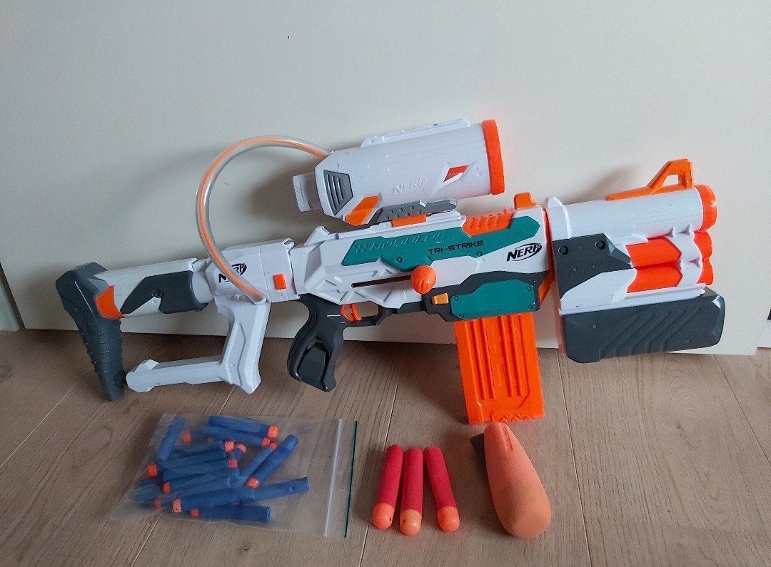 Nerf Tri-Strike Blaster met accessoires, Ophalen of Verzenden, Gebruikt, Jongen of Meisje