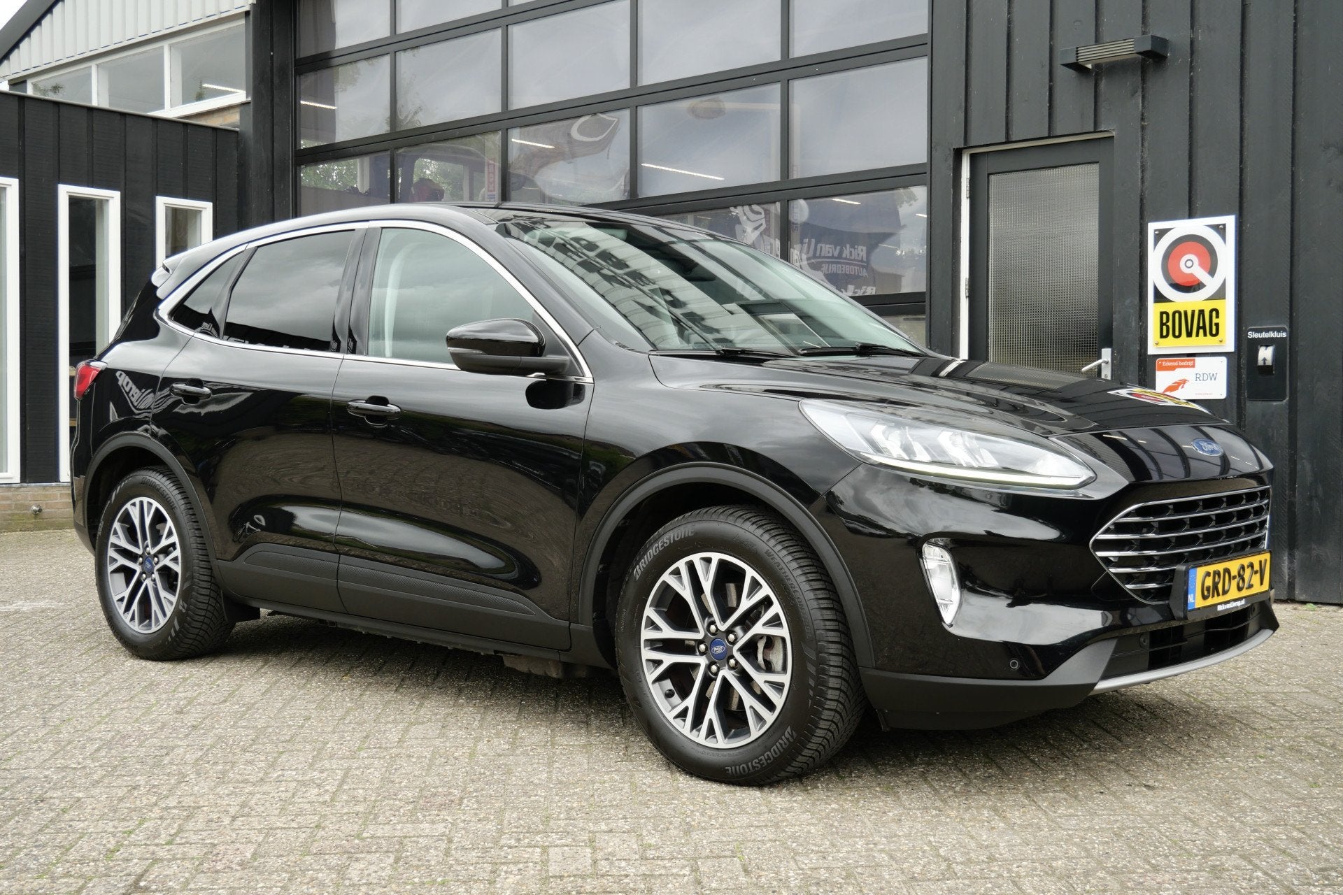 Ford Kuga 2.5 PHEV Titanium | Keyless | Carplay | 18'' | Sto, Auto's, Stof, Gebruikt, 4 cilinders, Zwart