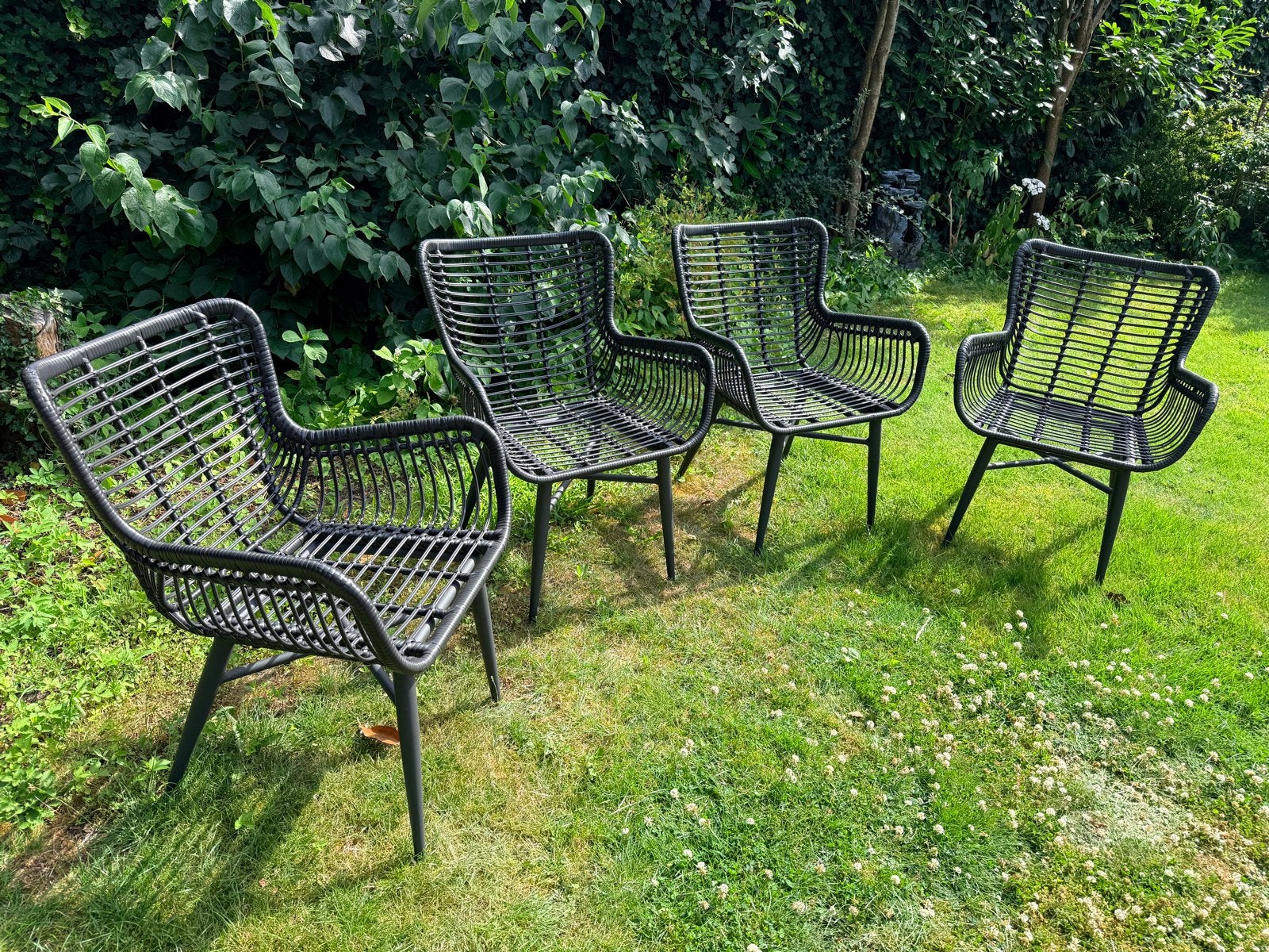 Set van 4 zwarte Jasmine tuinstoelen met meerdere kussens, Ophalen, Zo goed als nieuw, Wicker
