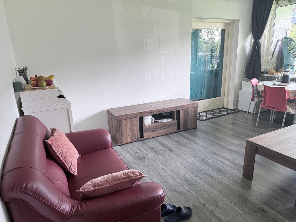 SHARED ROOM FOR RENT – ZAANDAM for 2 persons, Huizen en Kamers, Amsterdam