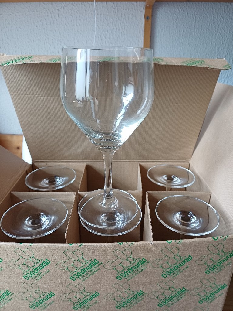 6 nieuwe glazen op voet, Verzamelen, Glas en Borrelglaasjes, Ophalen, Nieuw, Bierglas