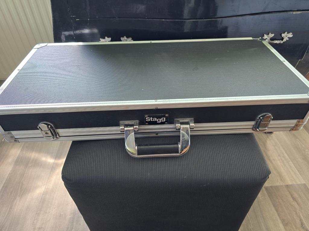 Stagg flightcase voor gitaar effecten, Muziek en Instrumenten, Behuizingen en Koffers, Ophalen of Verzenden, Gebruikt, Elektrische gitaar