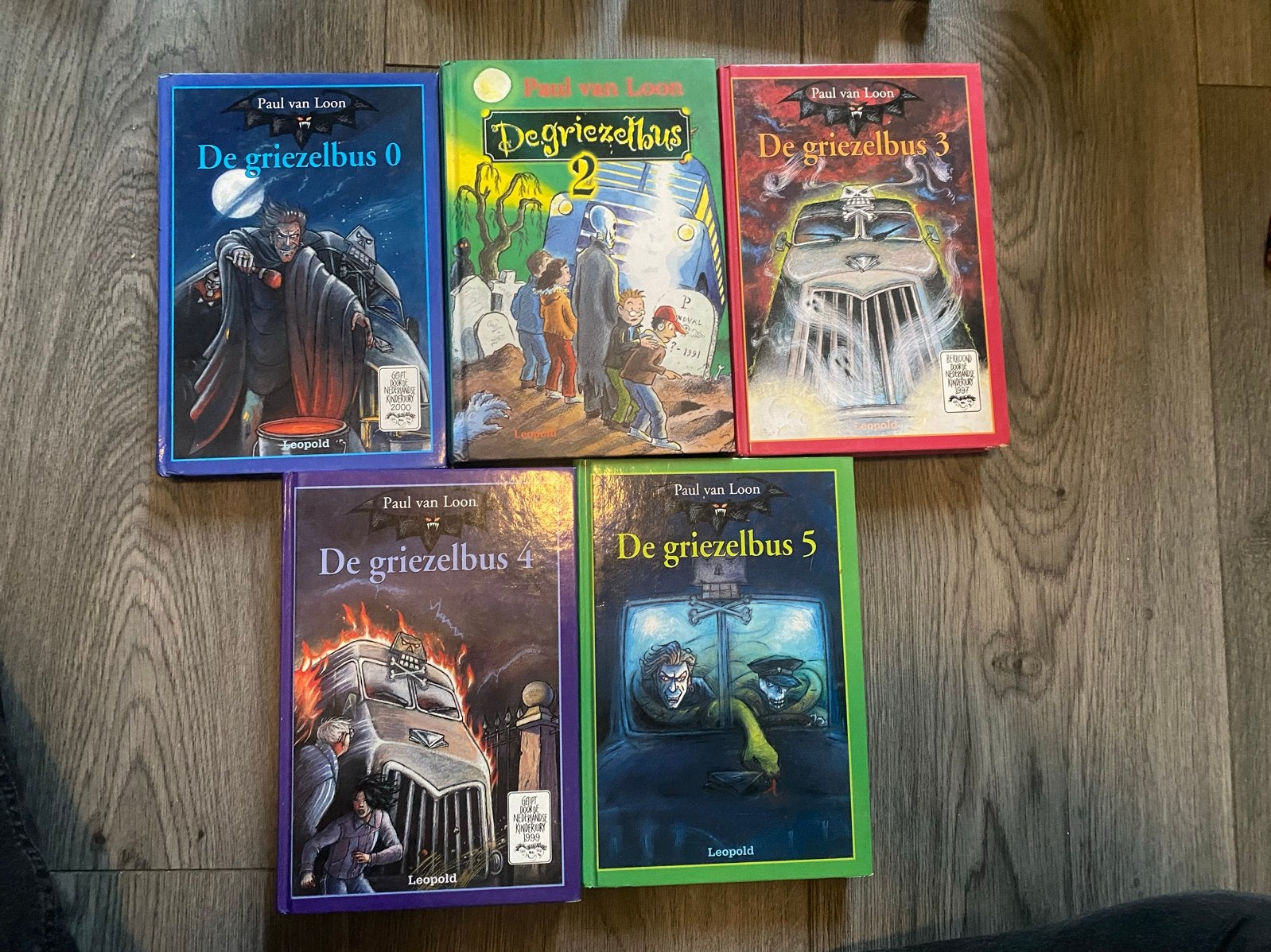 De Griezelbus boekenreeks - Paul van Loon (5 delen), Ophalen, Zo goed als nieuw, Fictie