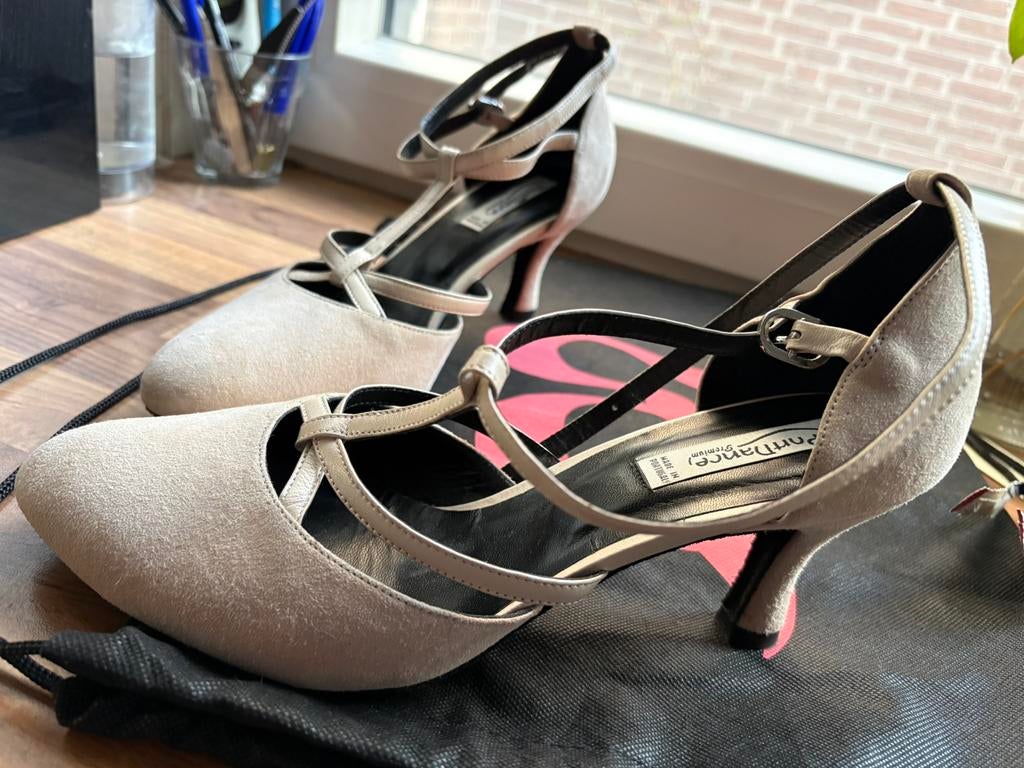 Mooie beige suede salsa schoenen maat 41, Ophalen of Verzenden, Nieuw, Beige