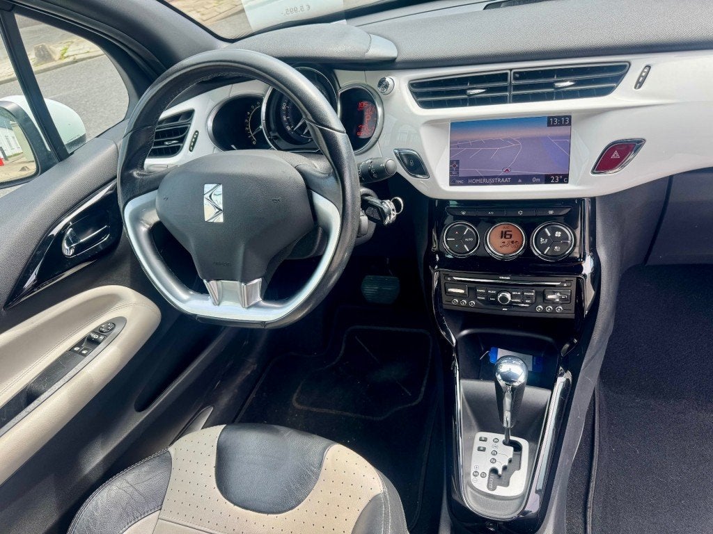 Citroen DS3 1.6 So Chic in Black AUT LEER NAVI CLIMA NETTE A, Auto's, Euro 5, Gebruikt, 4 cilinders, Leder