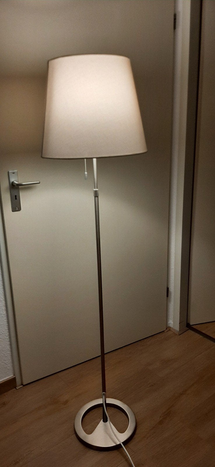 Mooie staande schemerlamp.De kap is gebroken wit., Ophalen, Zo goed als nieuw, E27 (groot), 150 tot 200 cm