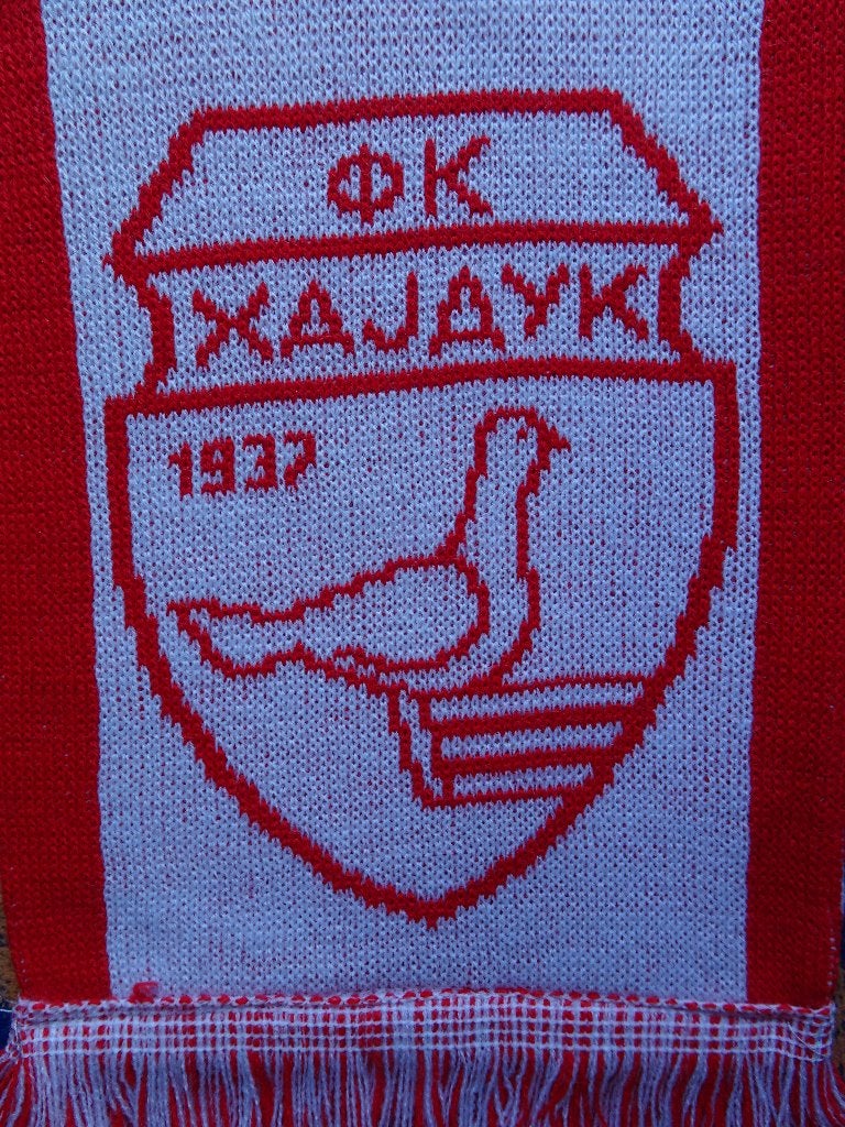 sjaal Hajduk Lion Belgrado, Verzamelen, Sportartikelen en Voetbal, Ophalen of Verzenden, Nieuw, Buitenlandse clubs, Vaantje of Sjaal