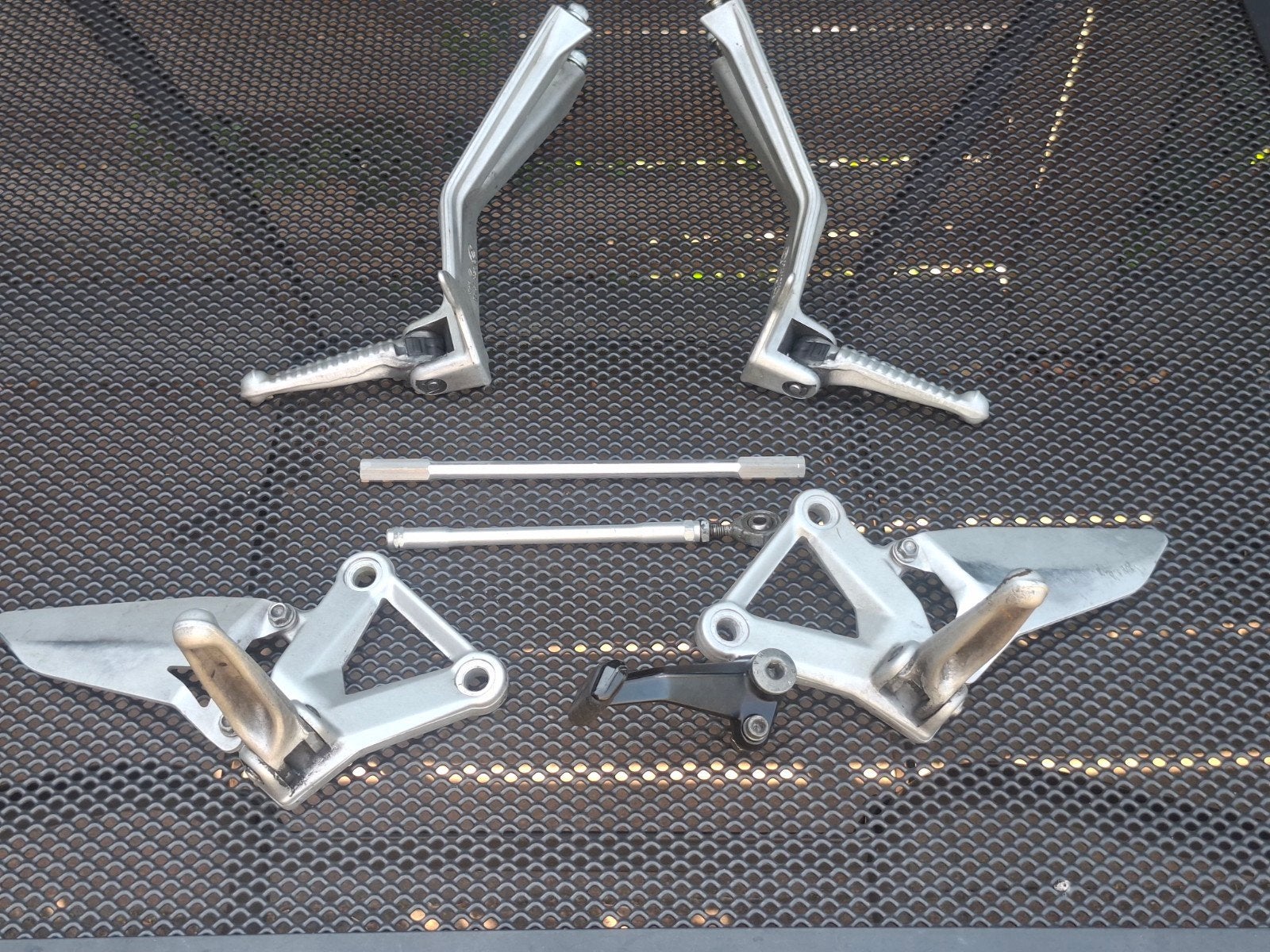 Duo-stepjes L-R en rem/schakelset Ducati 1098s, Ophalen