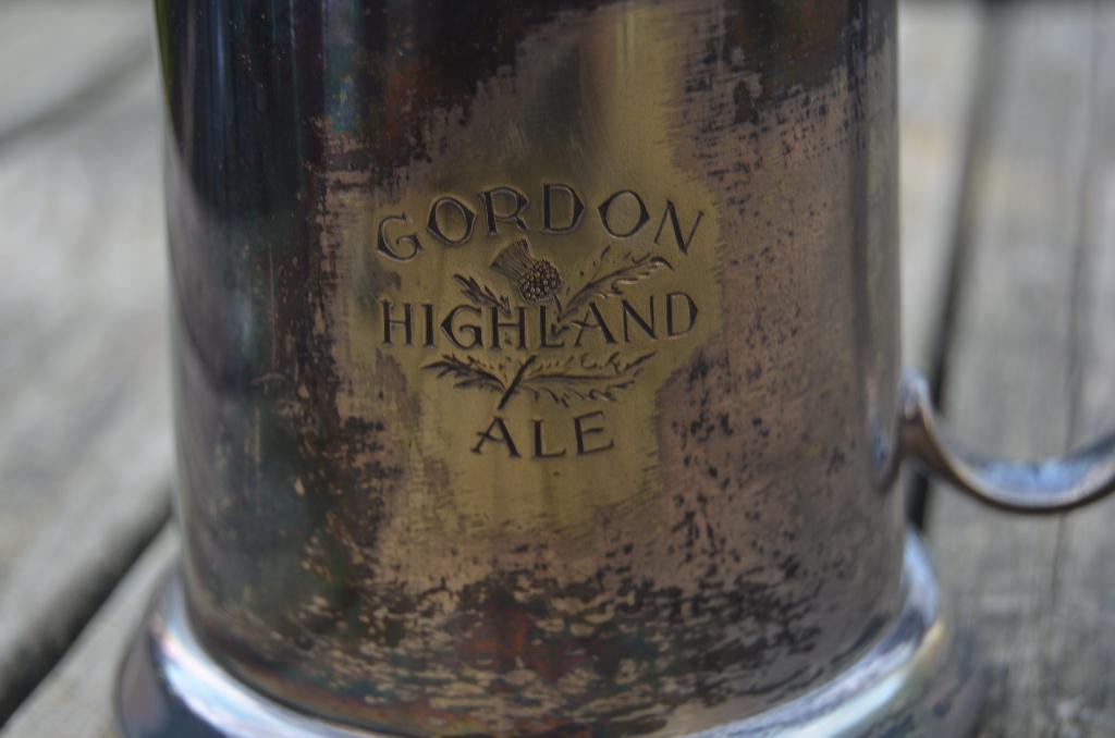 Gordon Highland Ale + nog 1 tinnen bierpullen glazen bodem, Antiek en Kunst, Ophalen of Verzenden