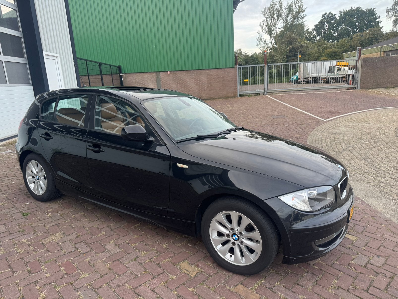 BMW 1-Serie 2.0 D 118 5DR AUT 100KW 2010 euro 5, Auto's, Euro 5, 1995 cc, 4 cilinders, Leder
