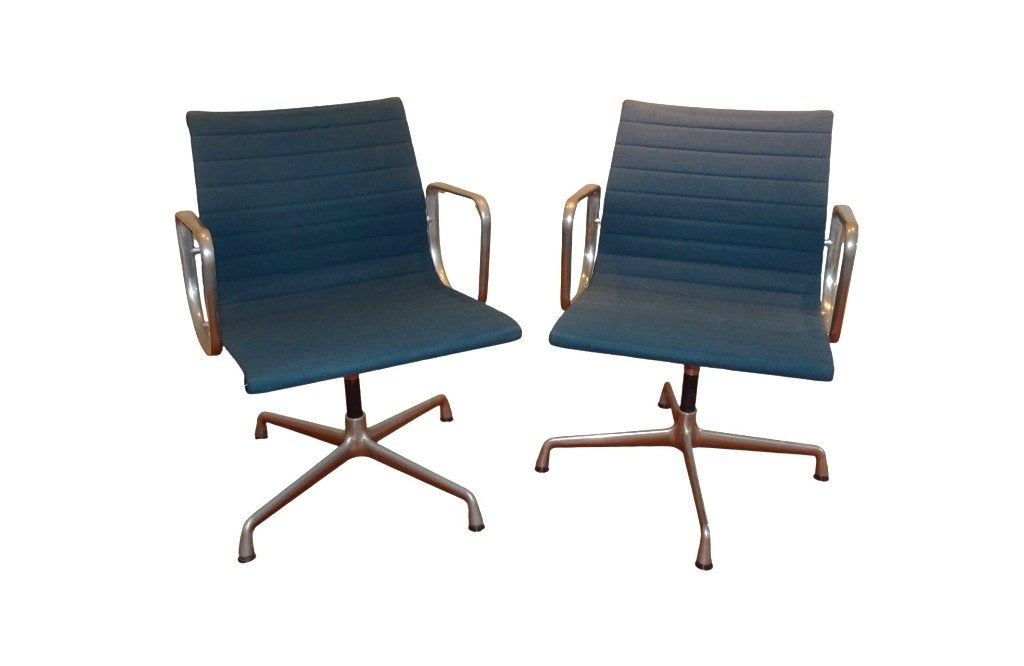 Veilinghuis Oranje - 2 stoelen EA108 Charles Ray Eames Vitra, Huis en Inrichting, Stoelen, Ophalen, Retro Vintage Design Charles & Ray Eames door Vitra