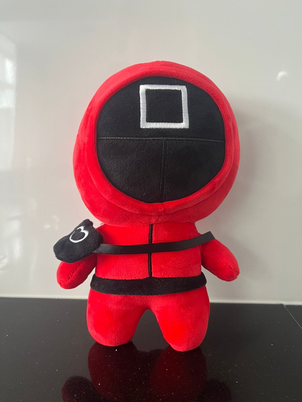 Squid game guard knuffel, Ophalen of Verzenden, Zo goed als nieuw