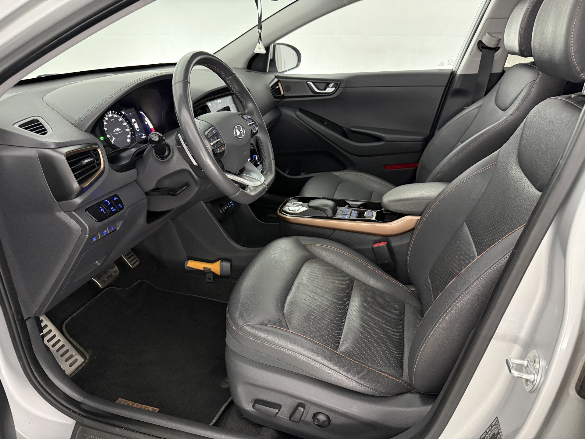 Foto 39 van Hyundai IONIQ Premium EV | Snelladen | SOH 87% | Pano | Stoe