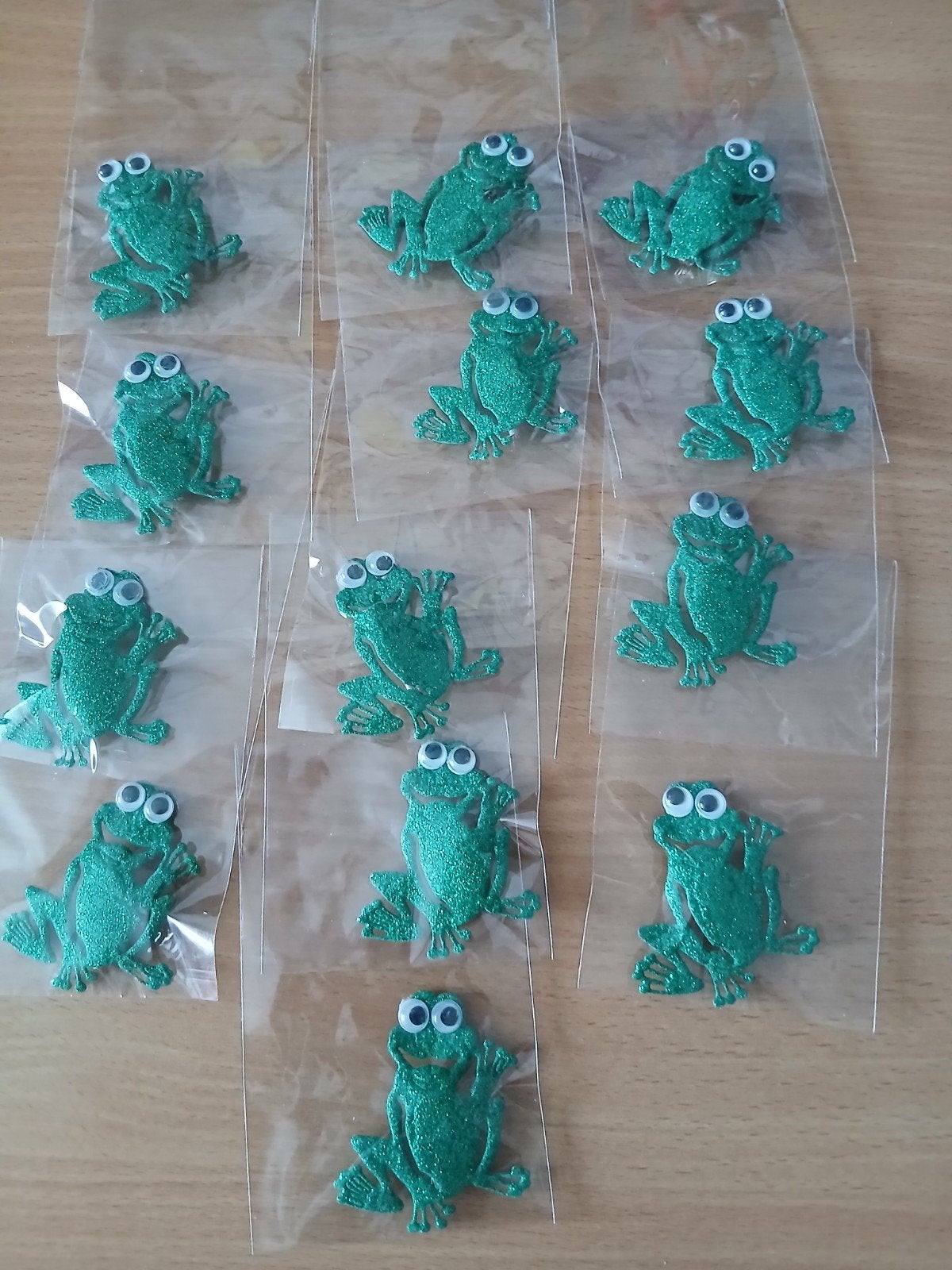 13 kikkers broches carnaval Oeteldonk, Ophalen, Overige materialen, Minder dan 4 cm, Nieuw