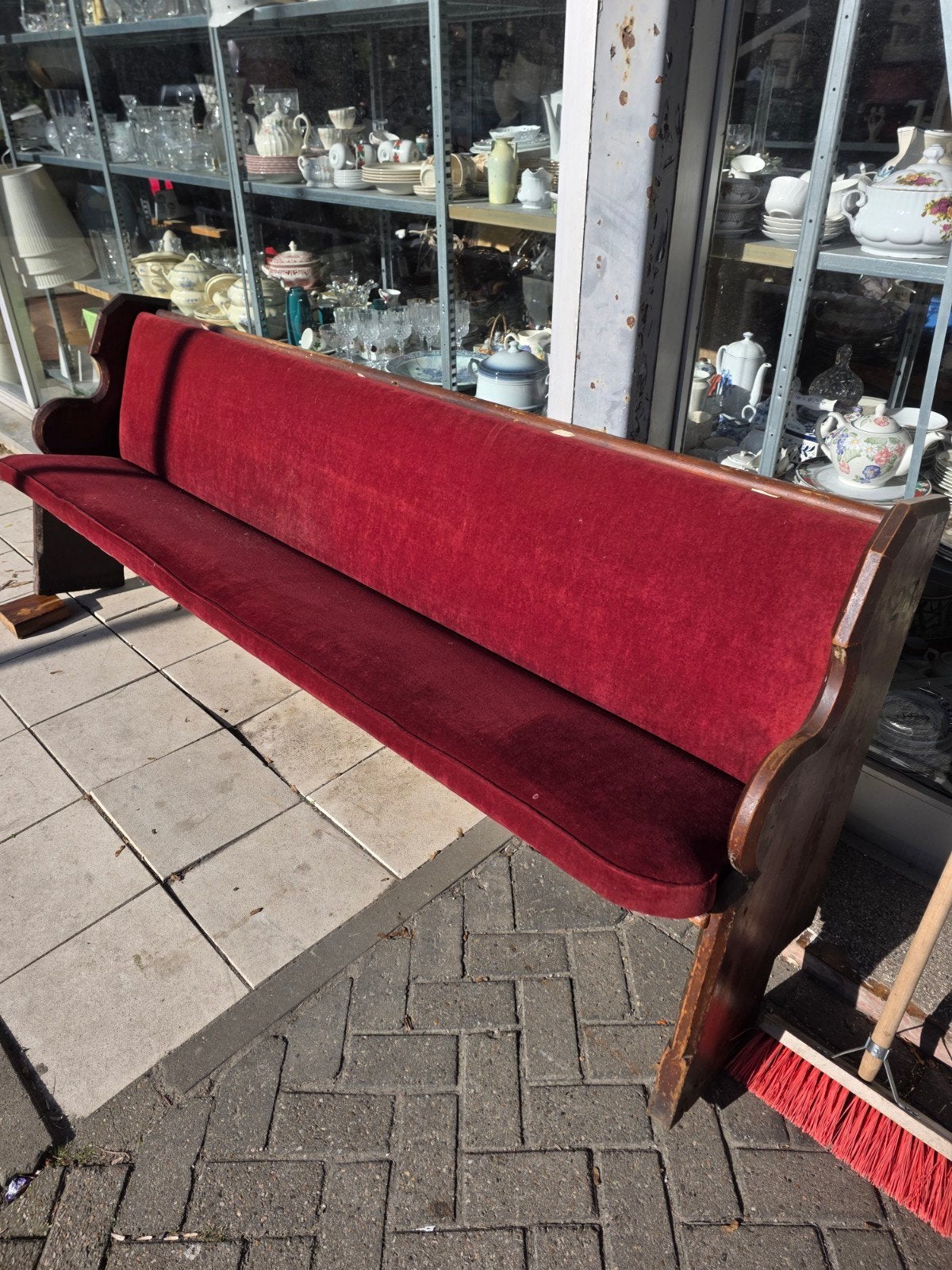 Antieke Kerkbank met Rode Bekleding, Ophalen
