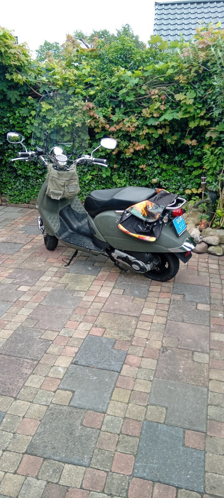 Retro scooter 100cc met alarm en starten op afstand, Ophalen, Zo goed als nieuw, Benzine, Overige merken