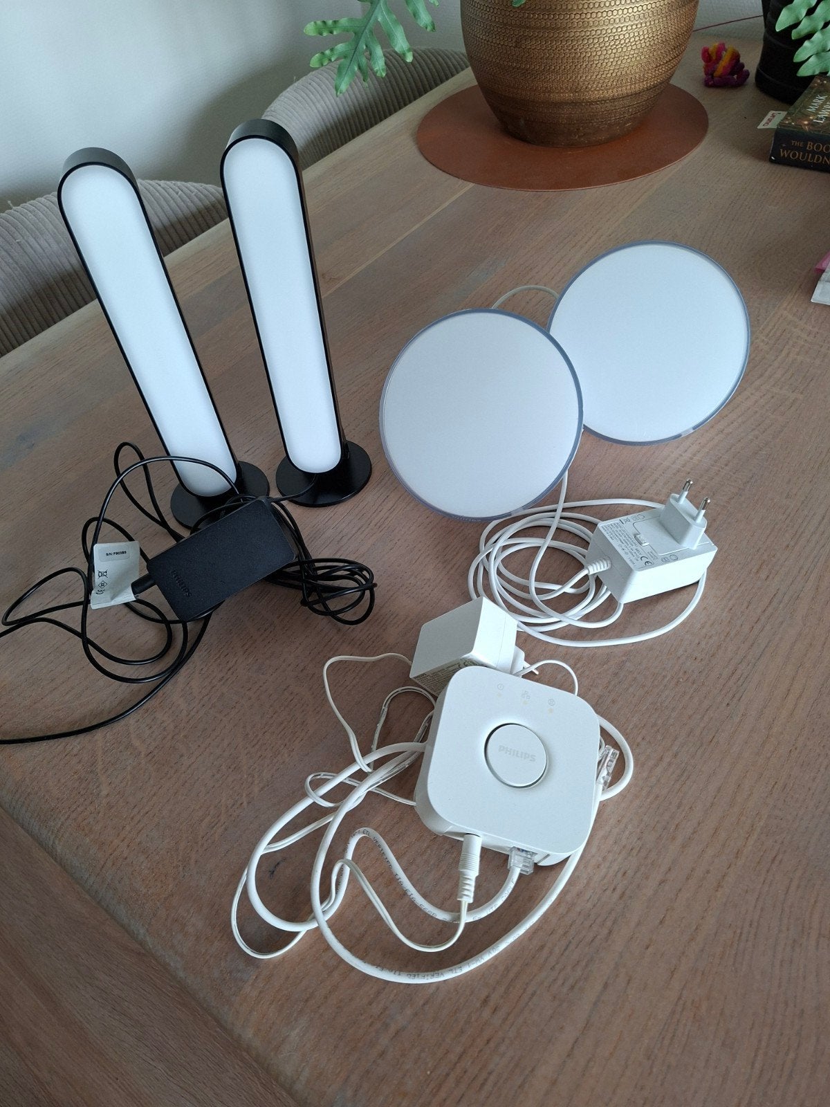 Philips Hue set: Bridge, Play Bars, en Go lampen, Philips Hue, Ophalen of Verzenden, Zo goed als nieuw, Smart lamp