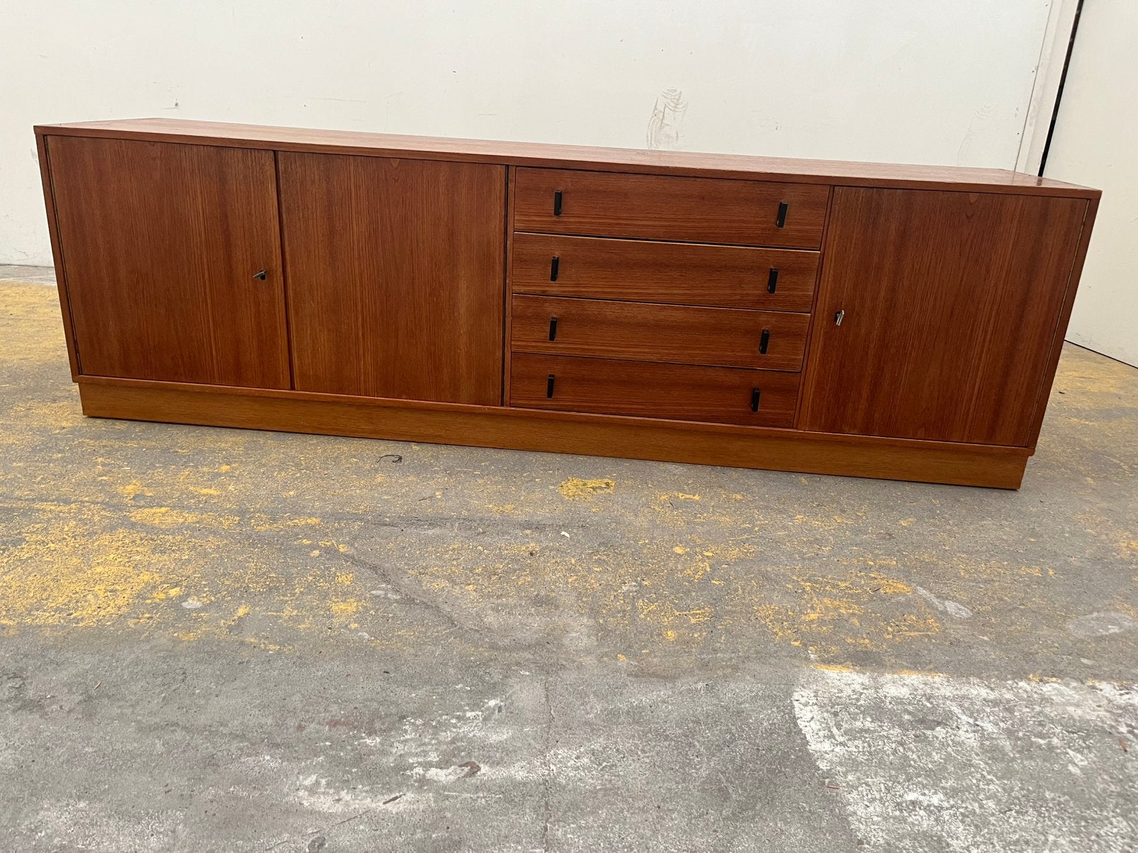 Lowboard teak jaren 60 vintage retro midcentury €295, Gebruikt, Met deur(en), 150 tot 200 cm, Teakhout