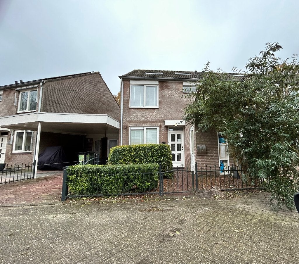 Te huur woning in Waalwijk, Huizen en Kamers, Noord-Brabant, Via bemiddelaar, Waalwijk, Hoekwoning
