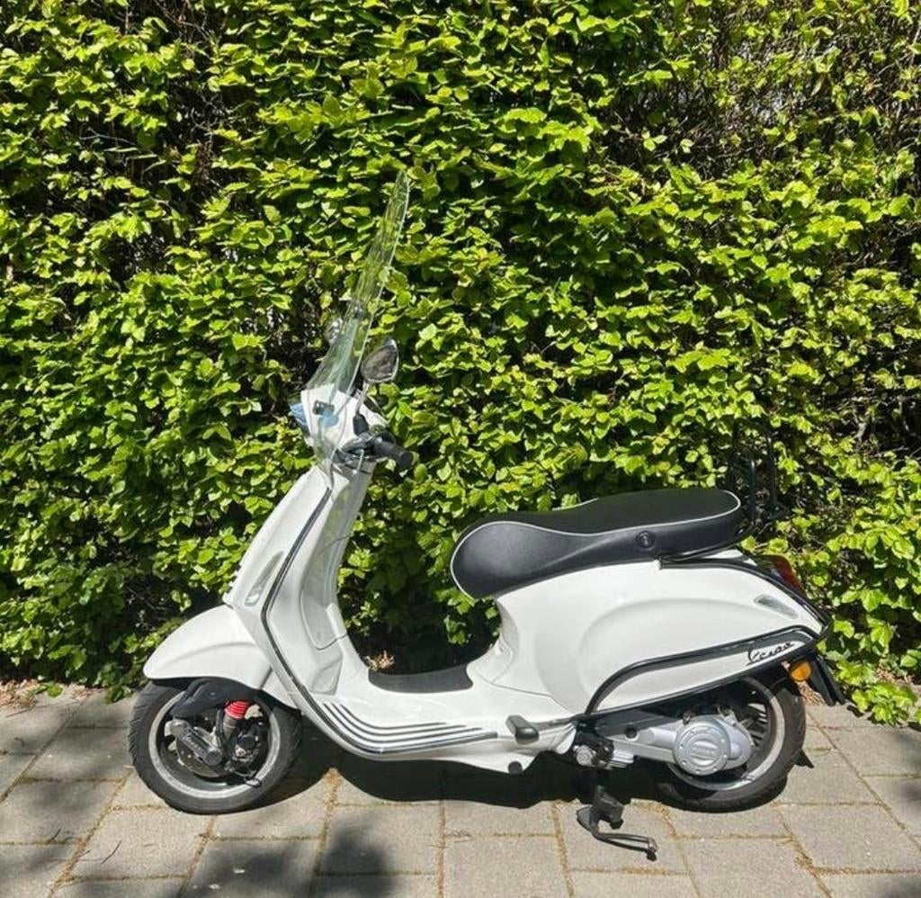 Pareltje Vespa Sprint  (blauw kenteken) - Eerste eigenaar, Ophalen of Verzenden, Zo goed als nieuw, Benzine