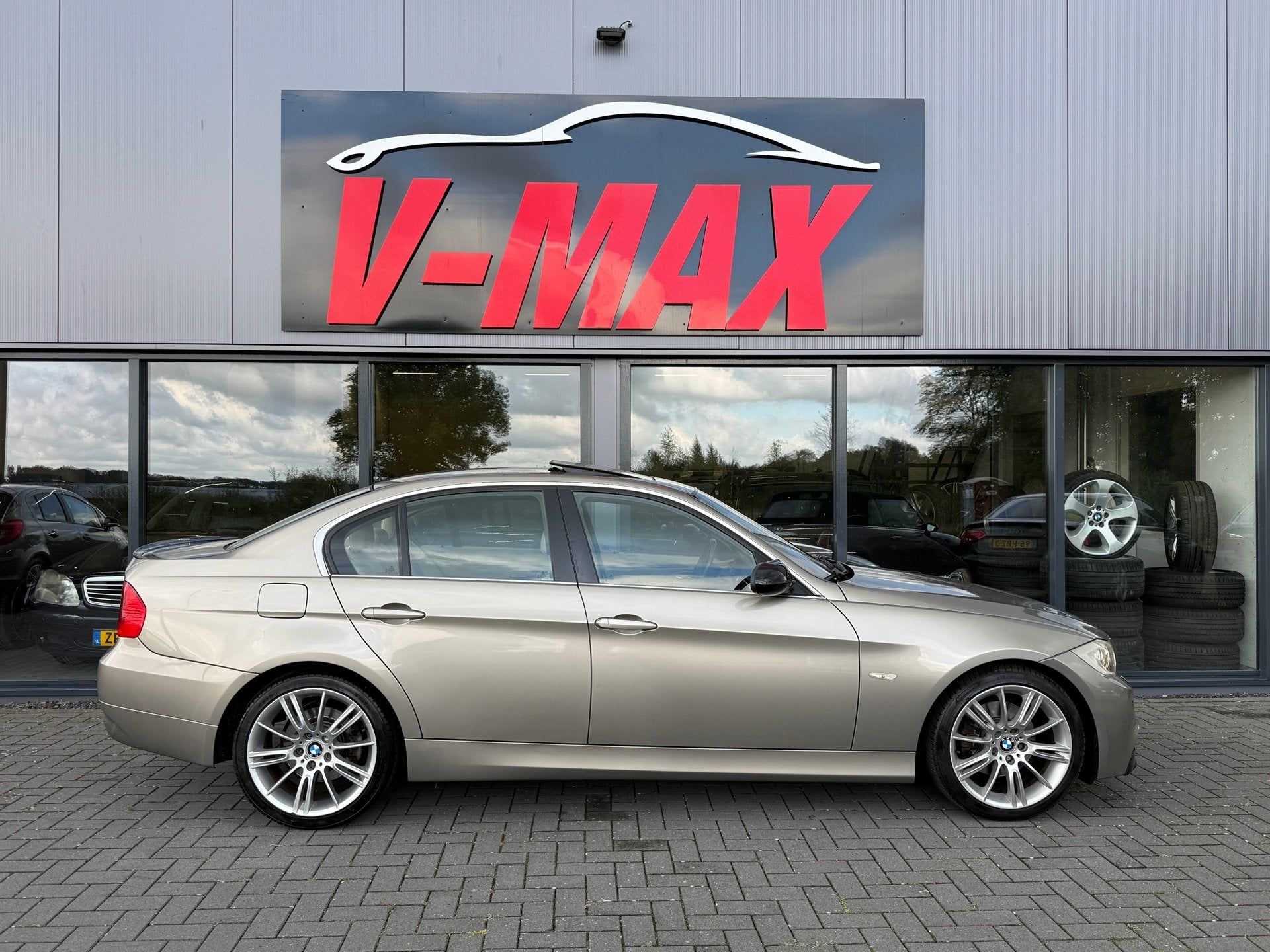 BMW 325i 3.0 AUT Individual Schuifdak Leder Xenon Stoelverw., Automaat, 745 kg, Achterwielaandrijving, Gebruikt