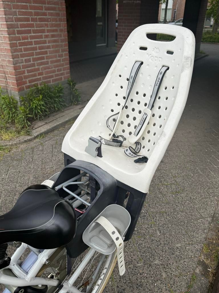 Yepp Achterzitje voor Kinderen - Wit, Fietsen en Brommers, Fietsaccessoires | Fietsstoeltjes, Zo goed als nieuw, Achterzitje, Voetsteuntjes