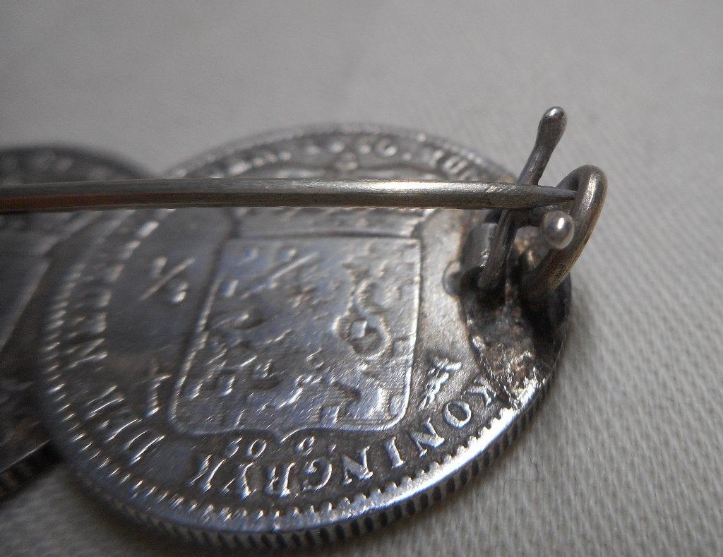 Zilveren antieke munten broche nr.195, Verzenden, Zilver, Broche