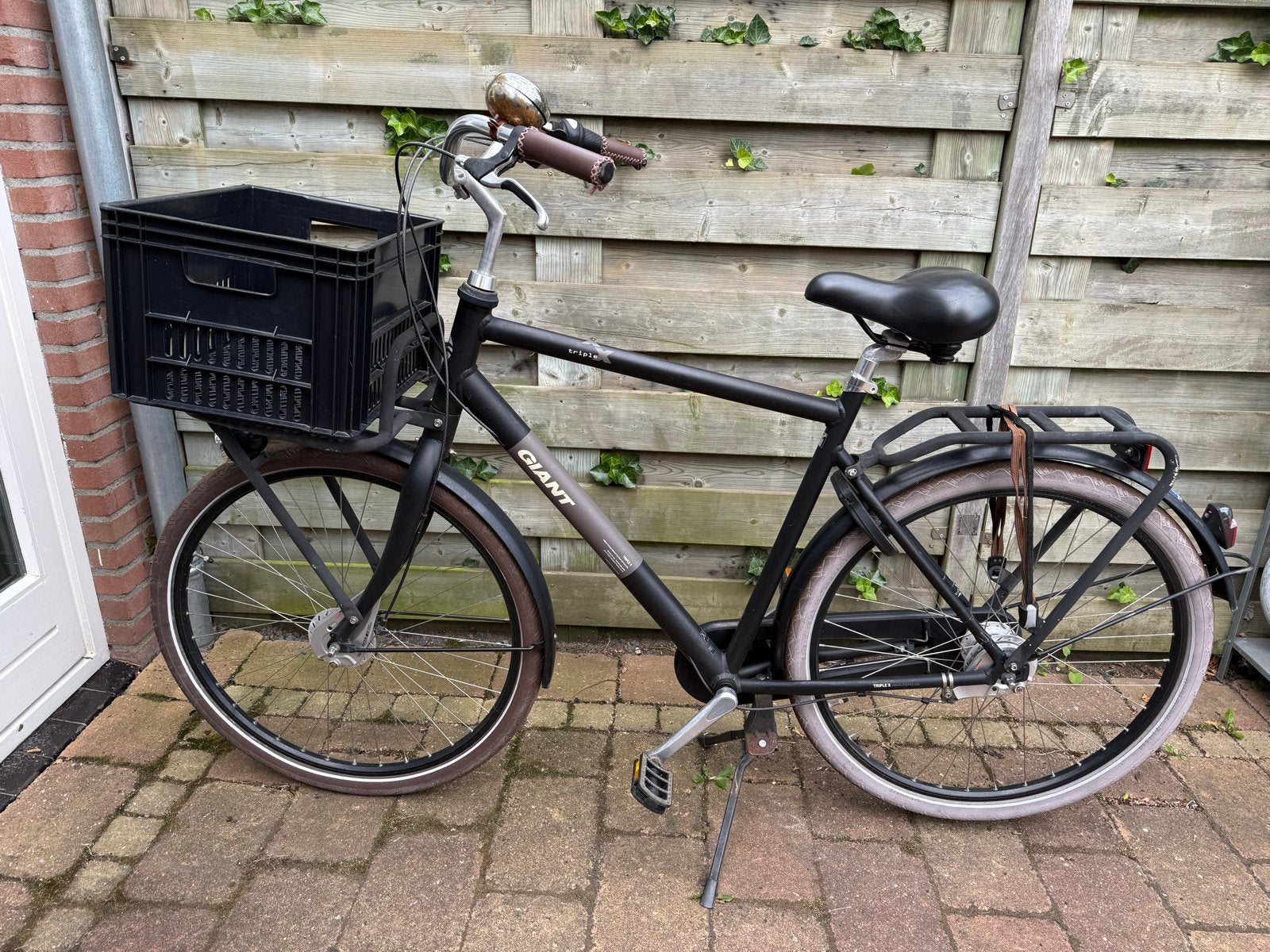 Herenfiets Giant Triple X stadsfiets met voordrager en krat, Fietsen en Brommers, Fietsen | Heren | Herenfietsen, Ophalen, Gebruikt