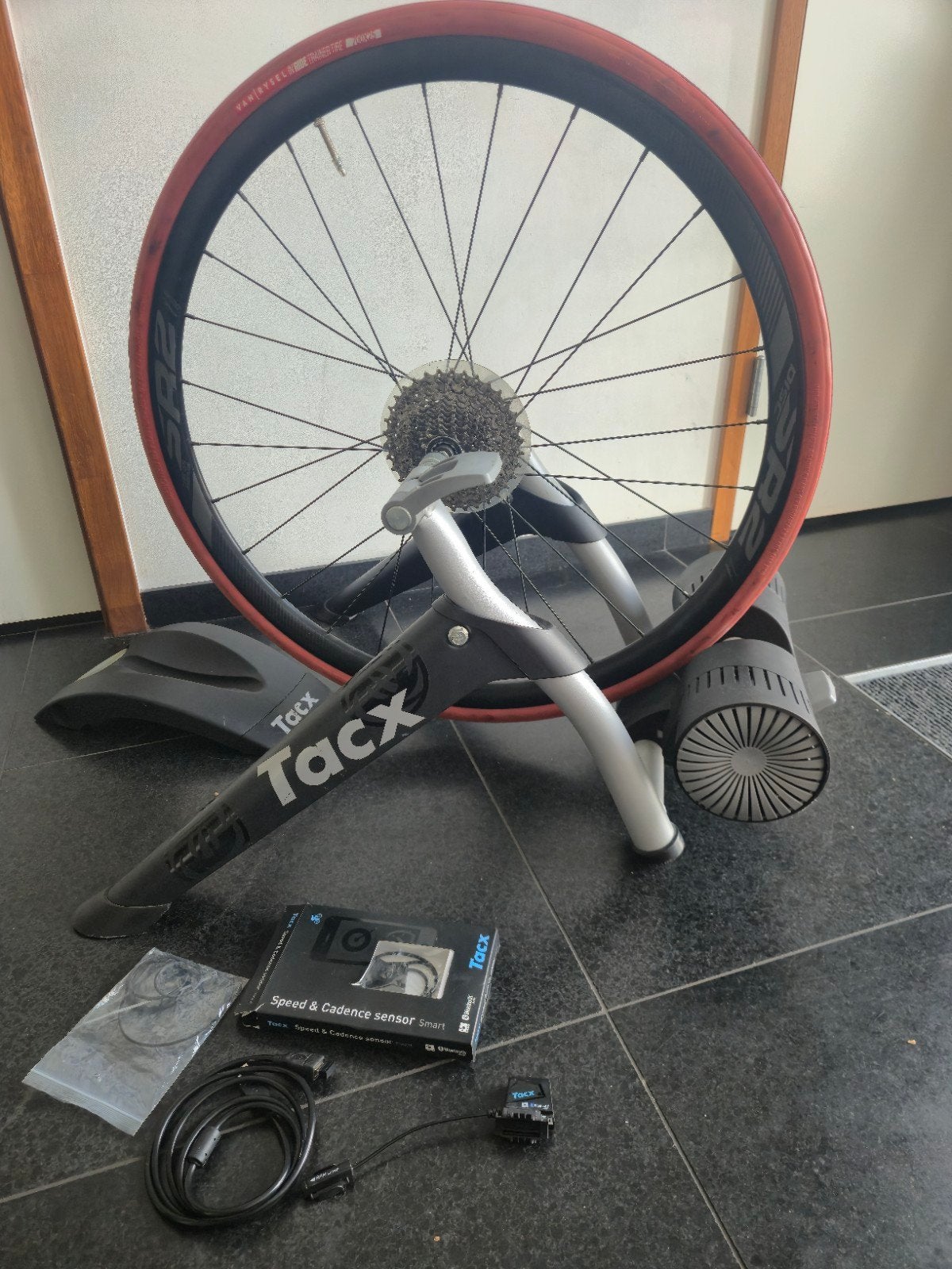 Tacx bushido  T2784 fietstrainer met wiel, cassette en senso, Fietsen en Brommers, Ophalen, Gebruikt, Tacx