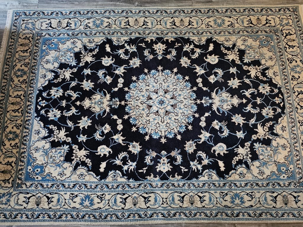 Prachtig handgeknoopt tapijt, Nain 165x245CM. Met zijde., Huis en Inrichting, Stoffering | Tapijten en Kleden, Nain, Beige, 150 tot 200 cm