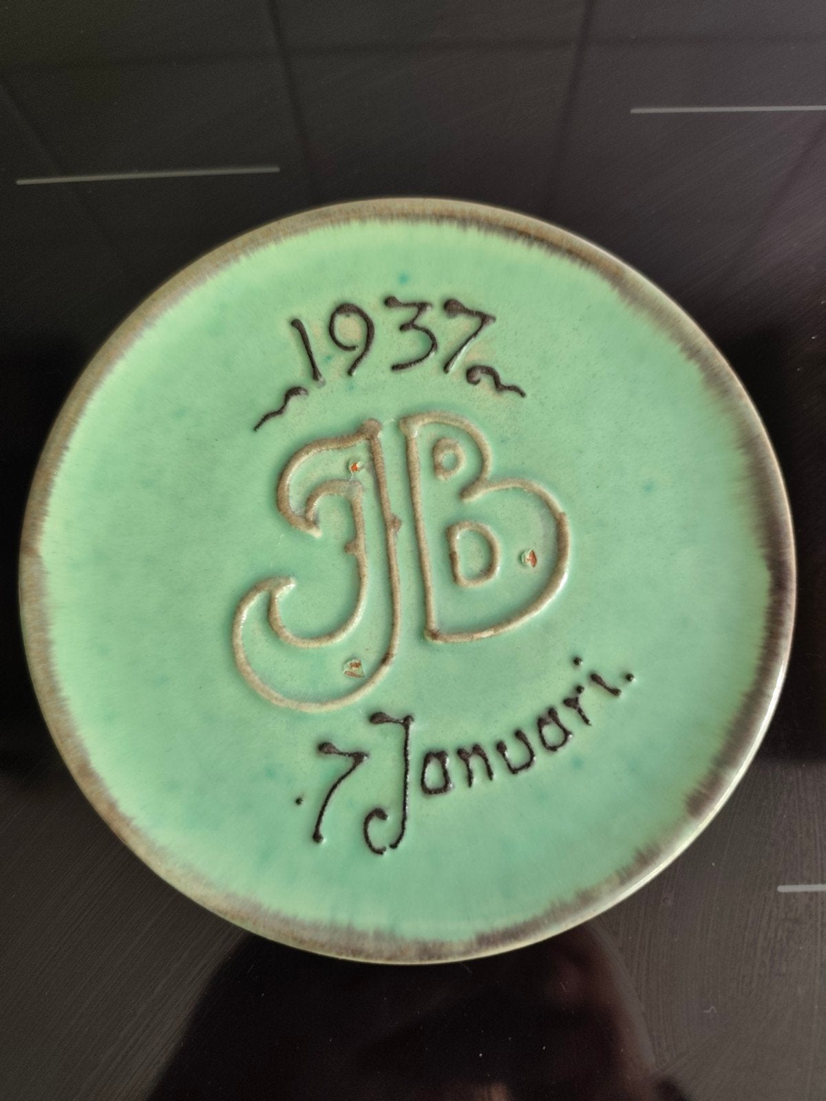 Voet Katwijk zeegroen keramieken wandbordje huwelijk J&B '37, Antiek en Kunst, Ophalen of Verzenden