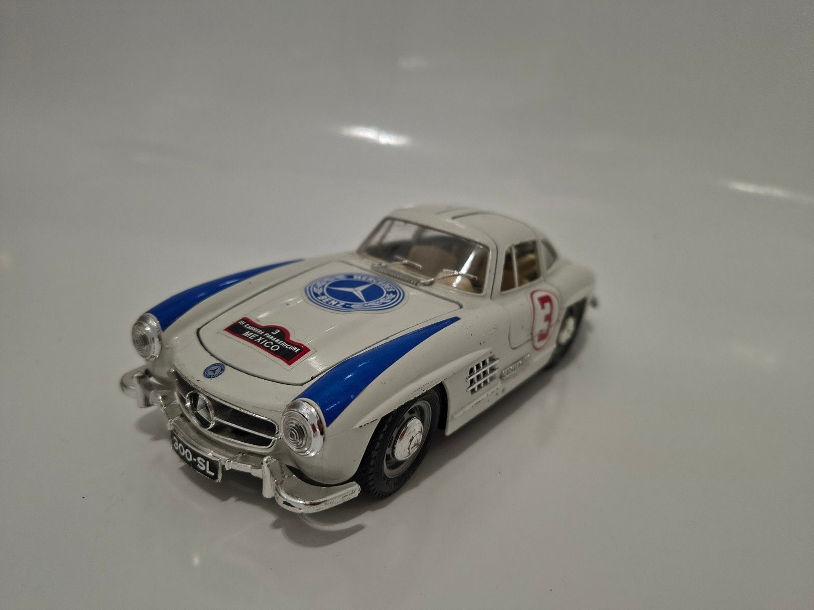 modelauto Burago mercedes 300 SL 1954 schaal 1:24, Ophalen of Verzenden, Zo goed als nieuw, Auto, Bburago