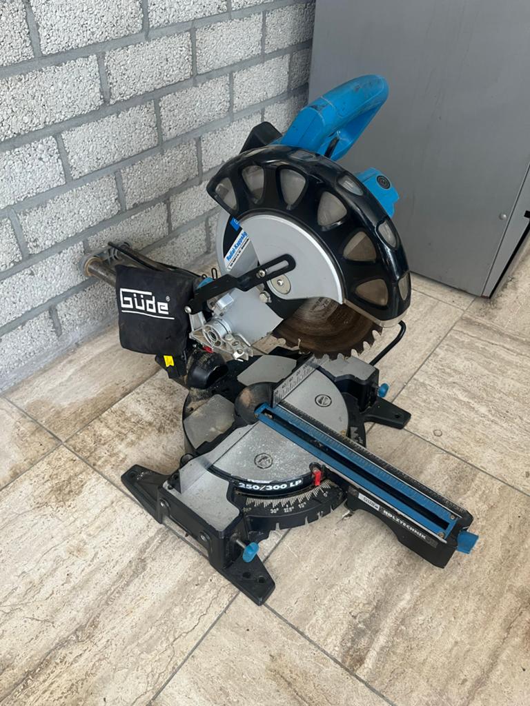 Güde Afkortzaag GKS 200/300 LP, Doe-het-zelf en Verbouw, Gereedschap | Zaagmachines, Gebruikt, 70 mm of meer, Ophalen of Verzenden