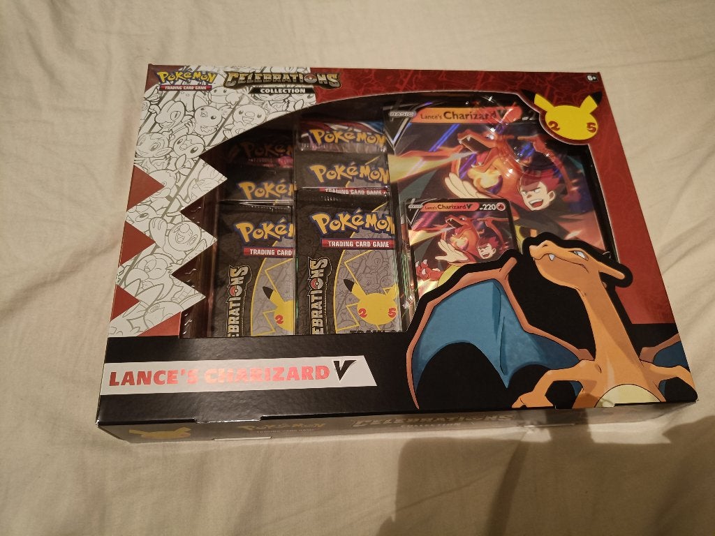 Lance's Charizard collection box 25th celebrations, Ophalen of Verzenden, Nieuw, Boosterbox