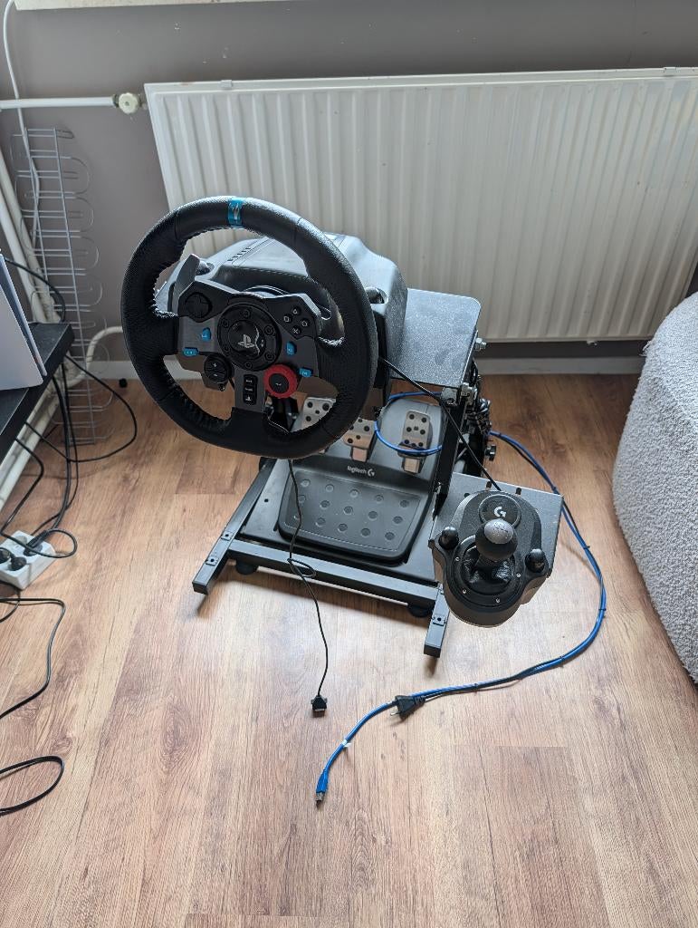 Logitech g29 incl standaard, Spelcomputers en Games, Ophalen, Racestuur, Zo goed als nieuw, Verstelbaar