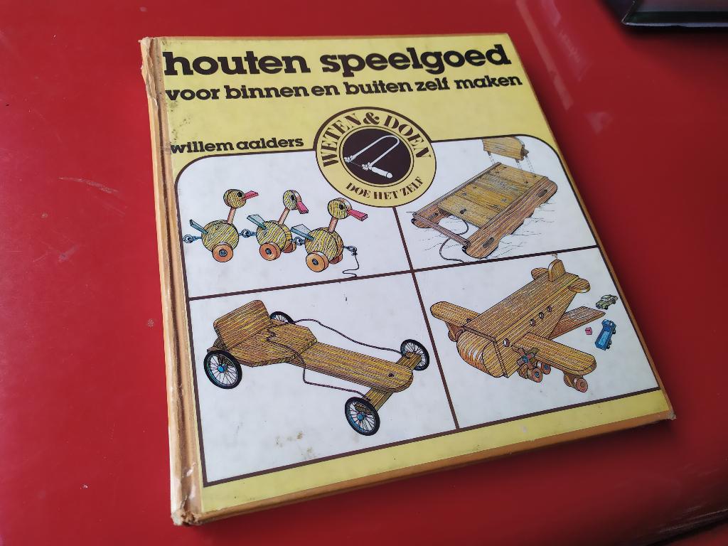Houten speelgoed - Voor binnen en buiten zelf maken, Boeken, Ophalen of Verzenden, Gelezen, Houtbewerking