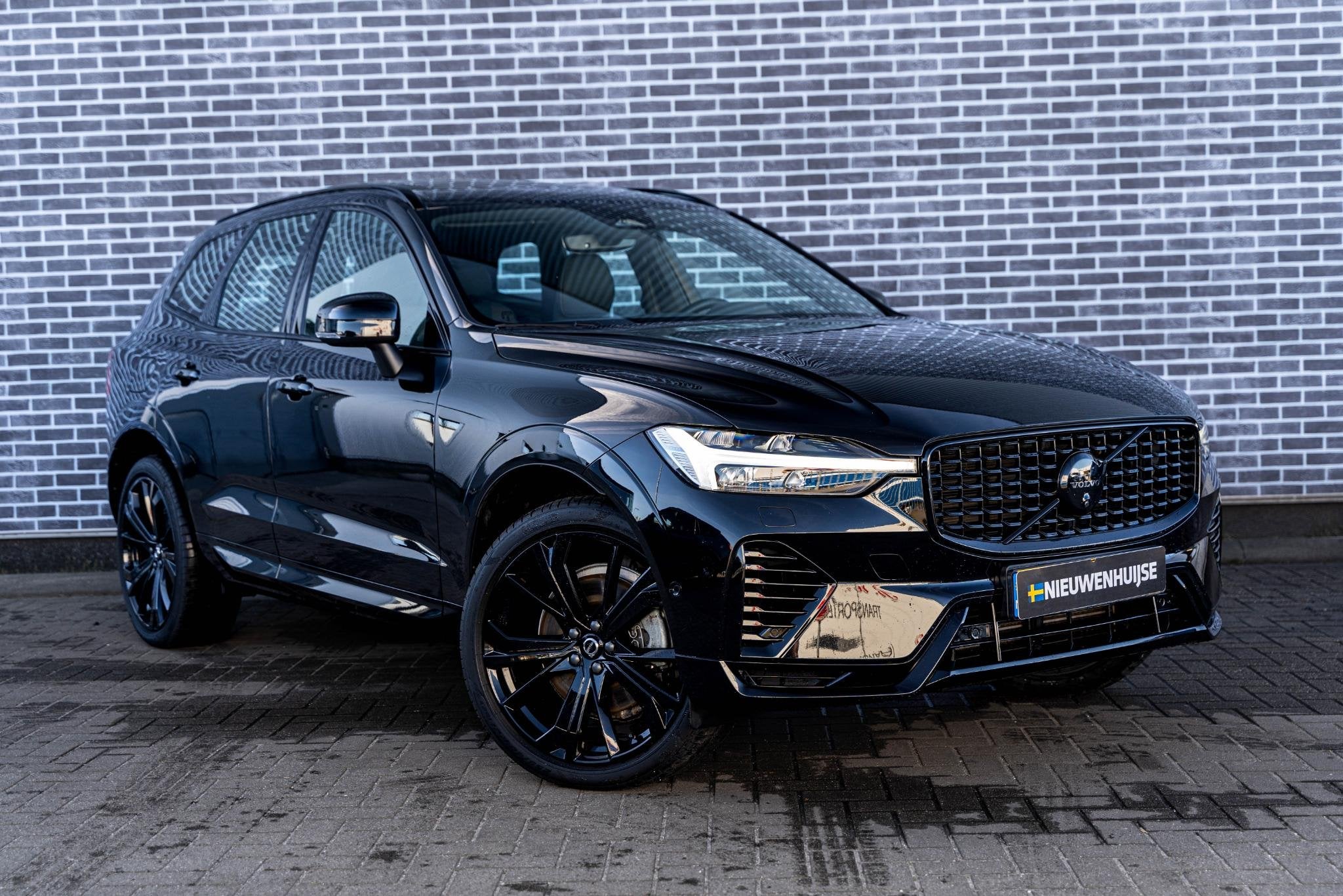 Volvo XC60 2.0 T6 Plug-in Hybrid AWD Ultra Black Edition | P, Auto's, Volvo, Lichtsensor, Gebruikt, Euro 6, 4 cilinders