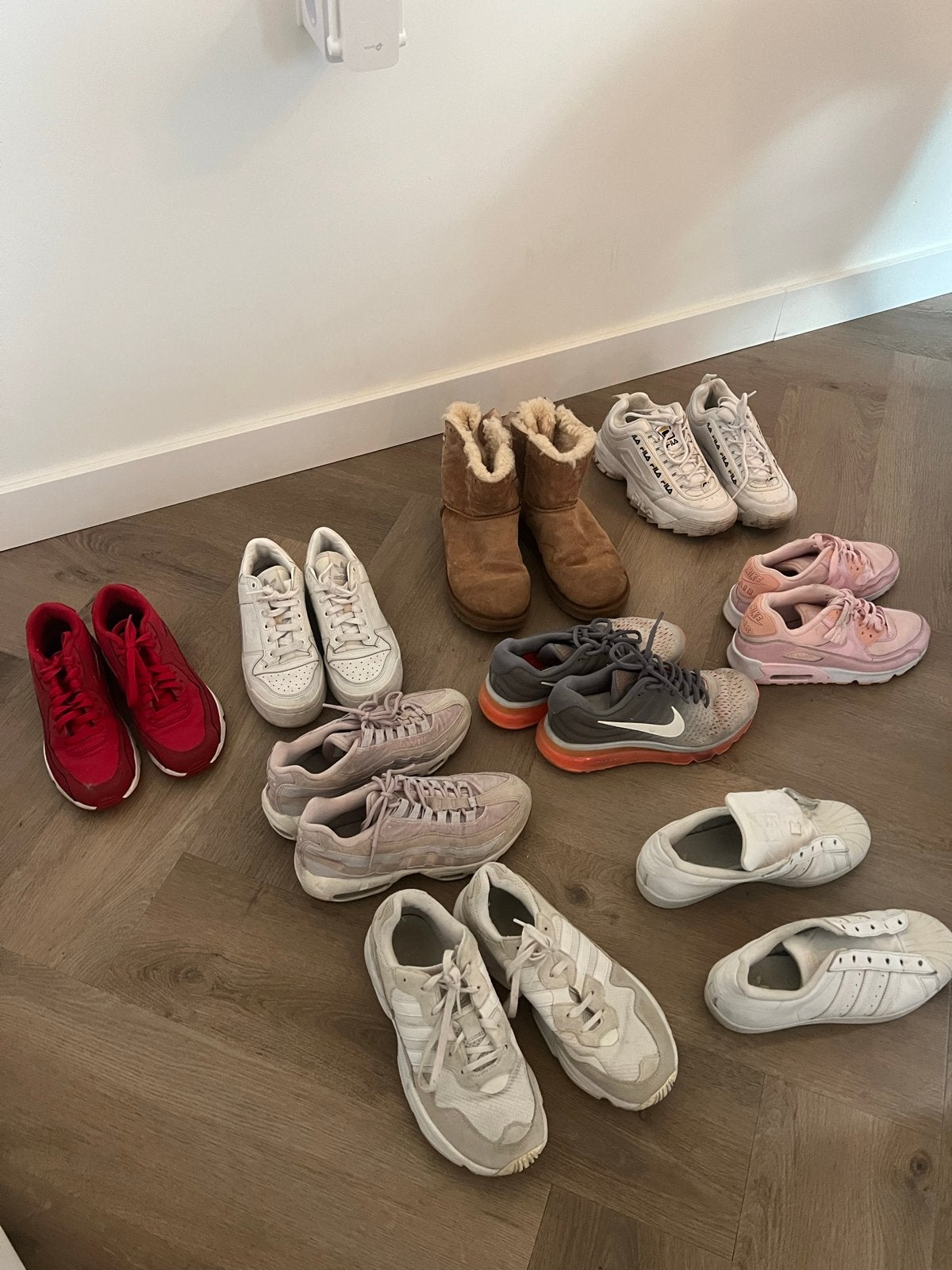 9 paar damesschoenen maat 36 – Nike, Adidas, UGG, FILA, Kleding | Dames, Ophalen of Verzenden, Gedragen, Sneakers of Gympen