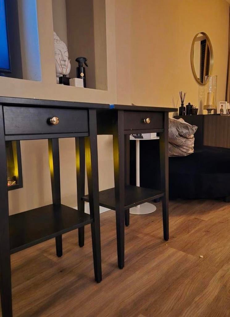 Zwarte nachtkastjes met gouden knopjes en opberglade, Ophalen, Minder dan 45 cm, 55 tot 70 cm, Zo goed als nieuw