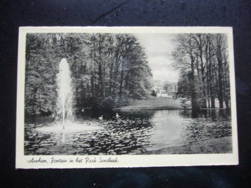 ARNHEM  =  FONTEIN IN HET PARK SONSBEEK, Ophalen of Verzenden, 1940 tot 1960, Ongelopen, Gelderland