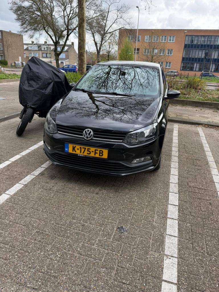 Volkswagen Polo 1.0 TSI 55KW 2015 Zwart, Auto's, Voorwielaandrijving, Stof, Zwart, Handgeschakeld