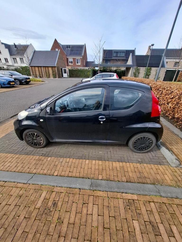Peugeot 107 1.0 12V 3DR 2-TRONIC 2009 Zwart, Auto's, Peugeot, 4 stoelen, Particulier, 830 kg, Geïmporteerd